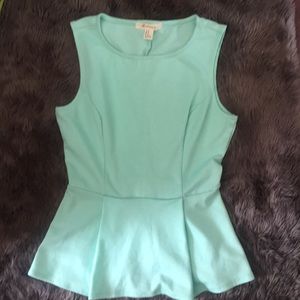 Summer peplum top sz M💚💚